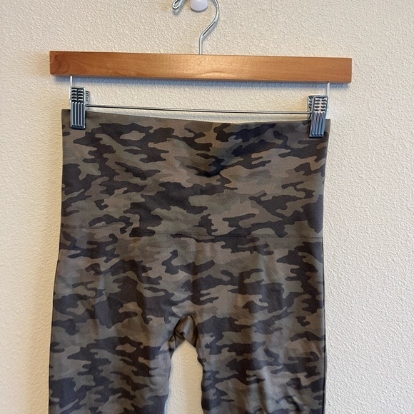 Spanx Look at Me Now Seamless Cropped Leggings in Sage Camo - Picture 11 of 11
